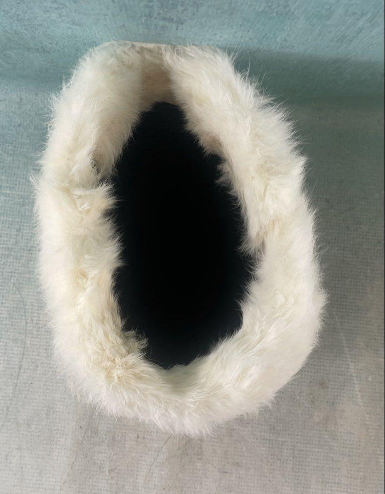 Lion White Faux Fur Style Hat Size Regular with Box