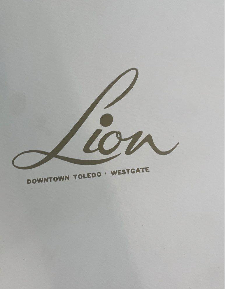 Lion White Faux Fur Style Hat Size Regular with Box