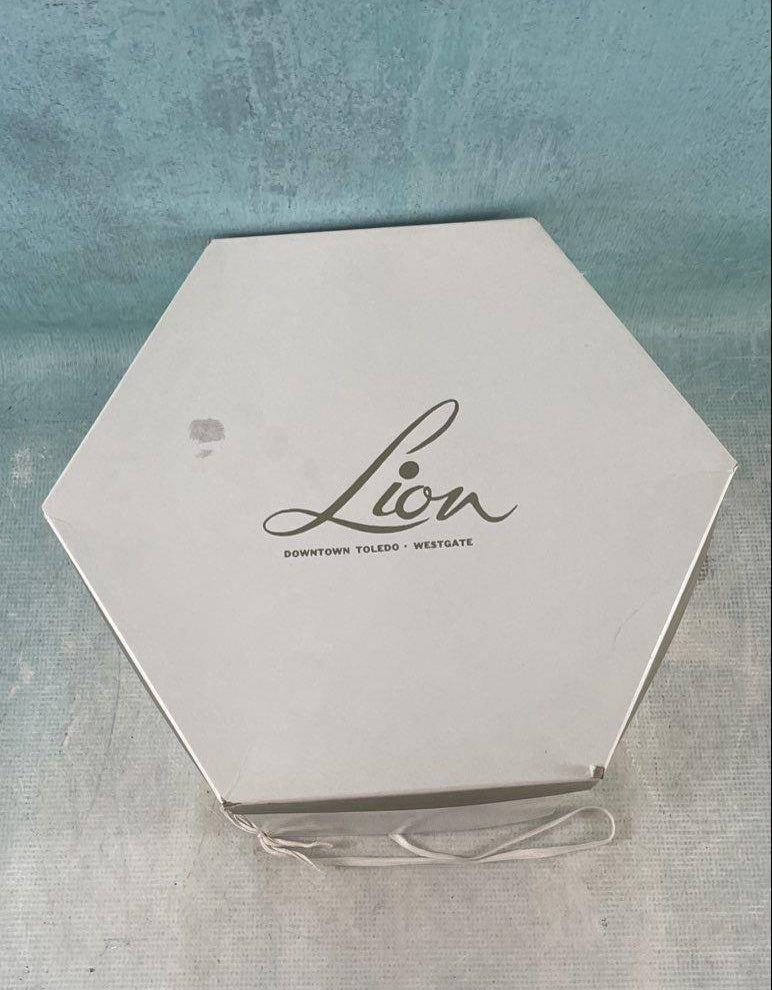Lion White Faux Fur Style Hat Size Regular with Box