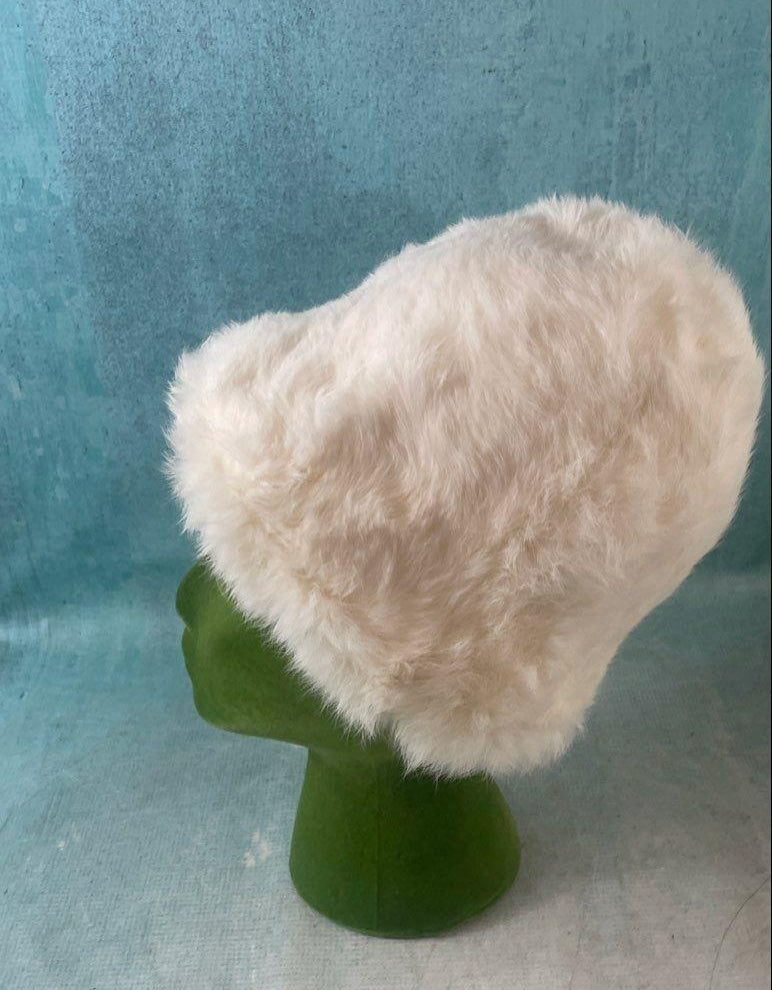 Lion White Faux Fur Style Hat Size Regular with Box