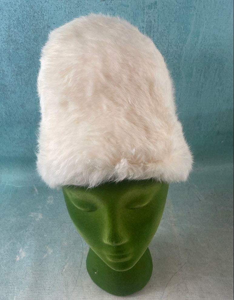 Lion White Faux Fur Style Hat Size Regular with Box