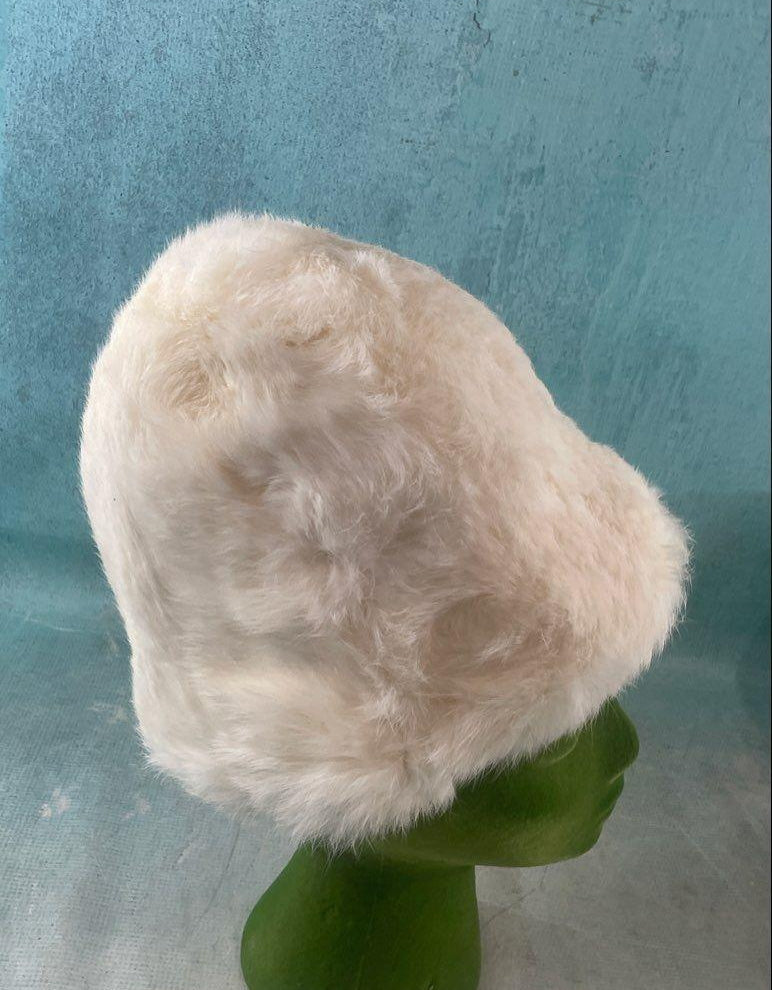 Lion White Faux Fur Style Hat Size Regular with Box