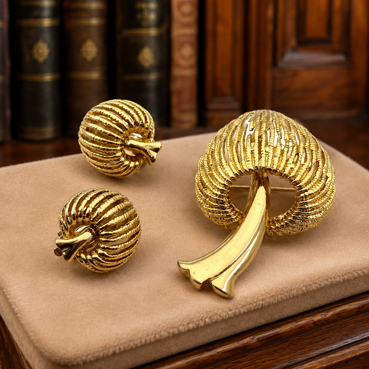 Vintage Gold Tone Morel Mushroom Brooch & Clip-On Earrings Demi Parure | Figural Nature Jewelry Set