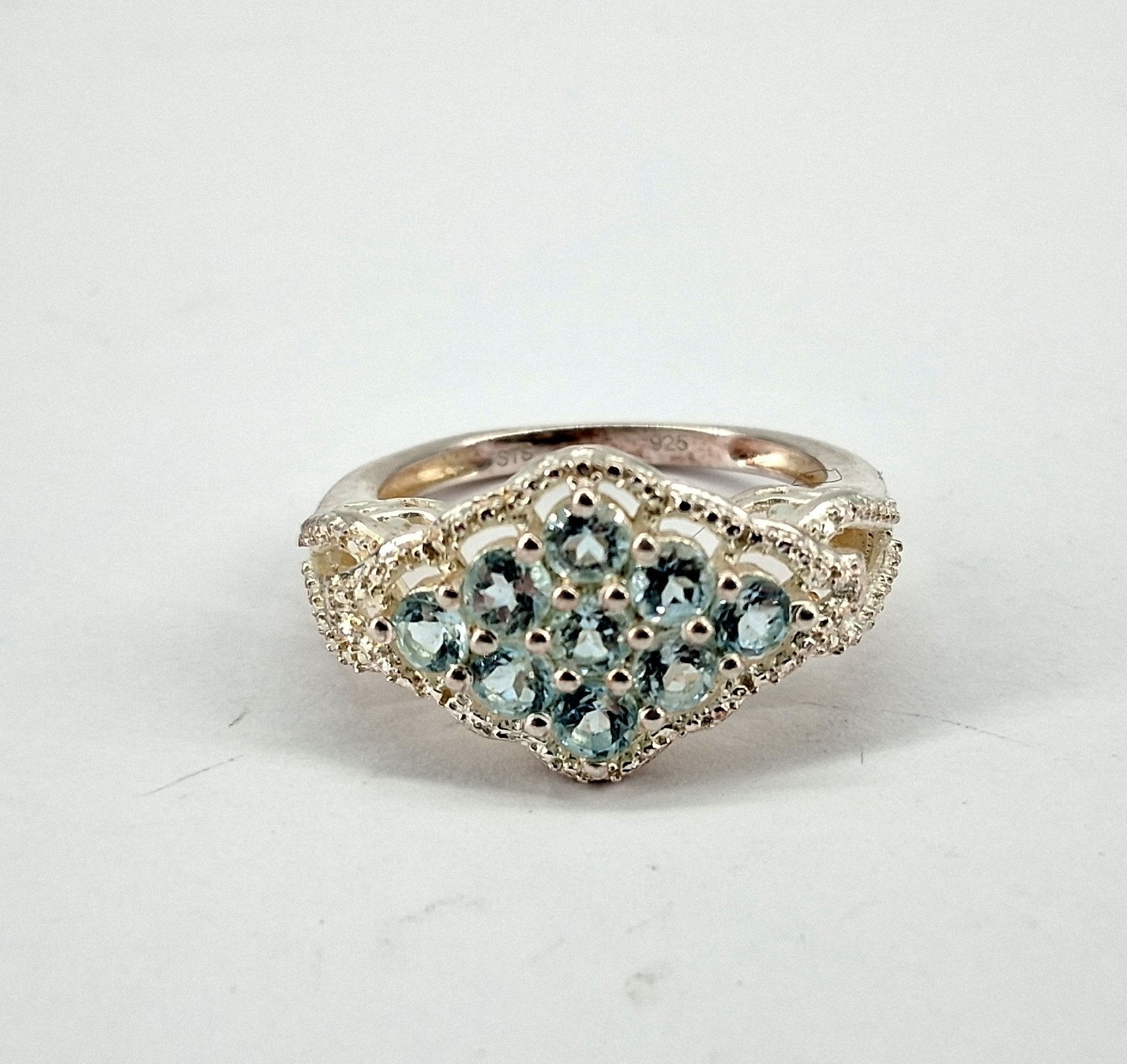 Sterling Silver Ring with Round Cut Blue Topaz, Size 7, 3.5g