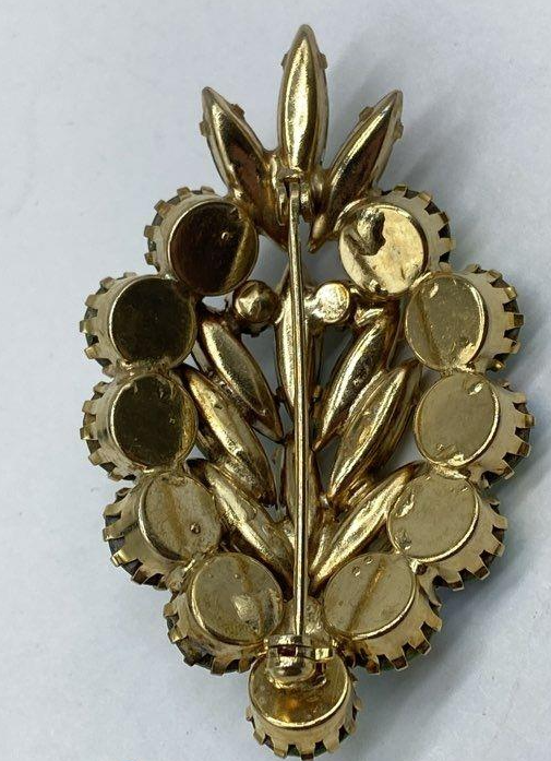 Attributed Juliana D&E Style Green Aurora Borealis Rhinestone Leaf Brooch Vintage Gold Tone Navette Pin