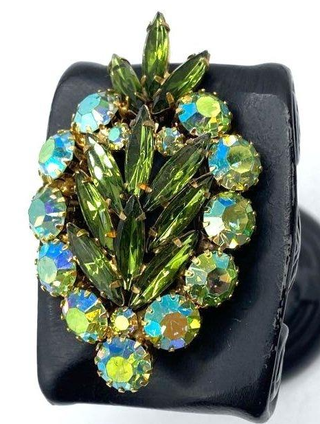 Attributed Juliana D&E Style Green Aurora Borealis Rhinestone Leaf Brooch Vintage Gold Tone Navette Pin