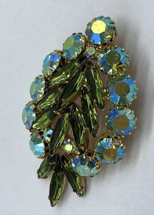 Attributed Juliana D&E Style Green Aurora Borealis Rhinestone Leaf Brooch Vintage Gold Tone Navette Pin