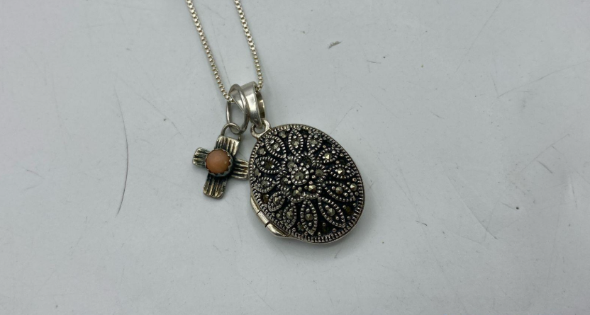 Vintage Sterling Silver Floral Locket Pendant Necklace with Chain | 925 Thailand