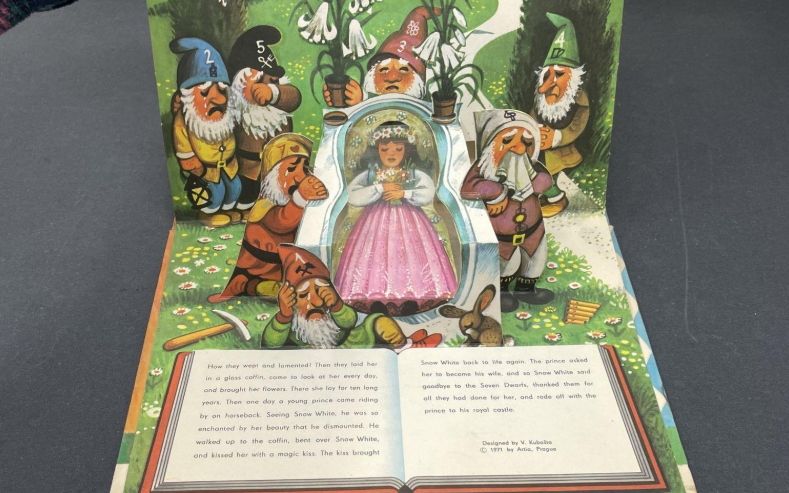 Snow White Pop-Up Book Vojtěch Kubašta 1971 Artia Prague Vintage Fairy Tale