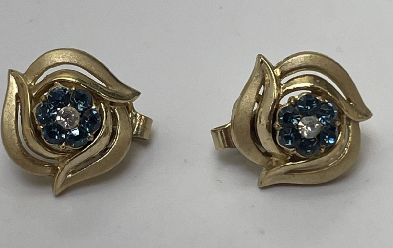 Vintage Trifari Gold Tone Rhinestone Flower Clip-On Earrings – Brushed Finish