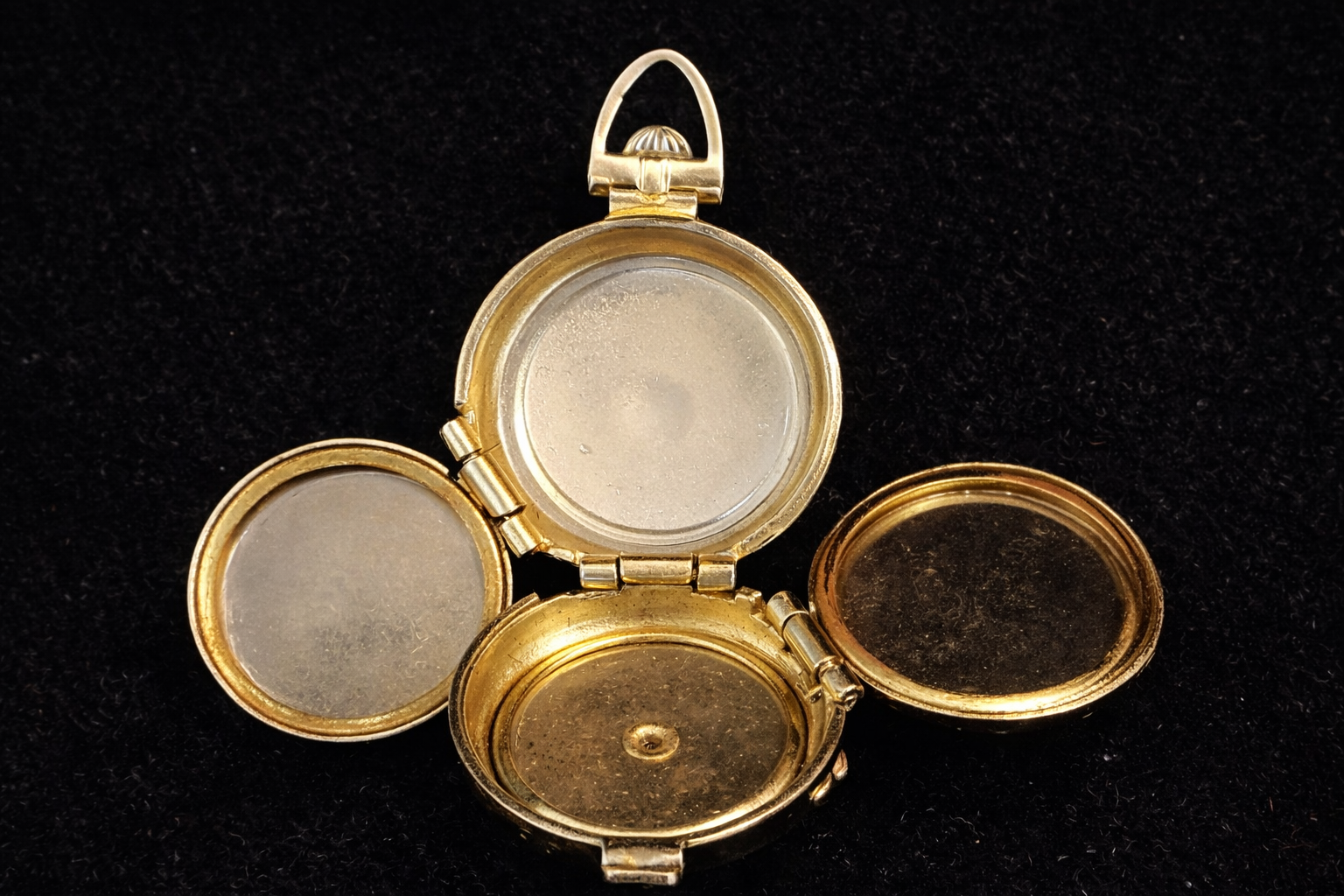 Coro Pegasus Rhinestone Heart Photo Locket Necklace Gold-Tone Vintage Signed