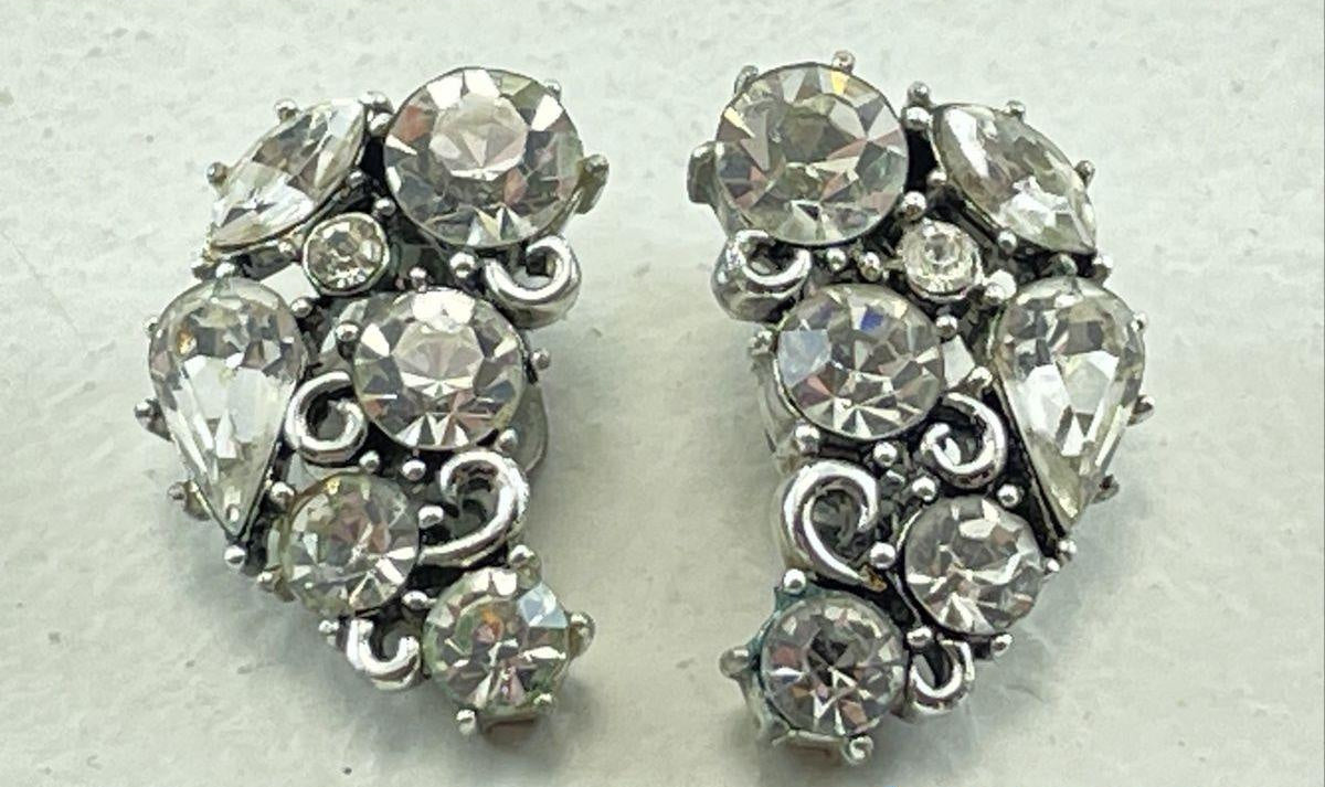 Vintage Lisner Clear Rhinestone Clip-On Earrings Silver Tone 2.5 cm Statement Earrings