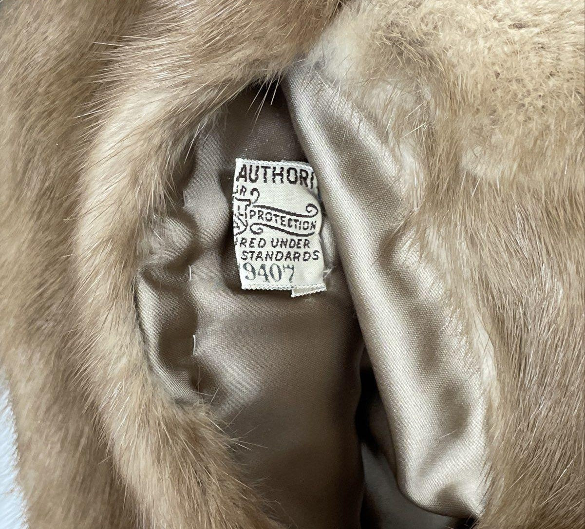 Vintage 50's 60's Light Brown Mink Fur Cape Shawl Stole w Pockets