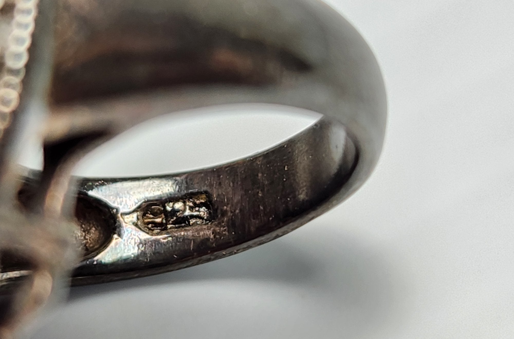 925 Sterling Silver Purple Stone & Marcasite Cocktail Ring Sz 5.5 — 12.9g