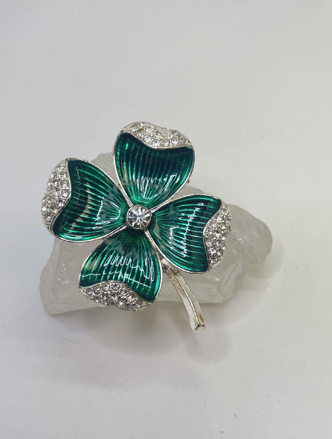 Napier Silver Tone Green Folded Rhinestone Clover Brooch 26.6g