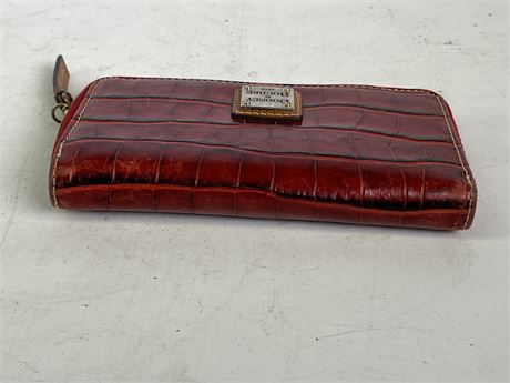 Vintage Dooney & Bourke Croc Embossed Red Leather Zip Wallet [B23829]