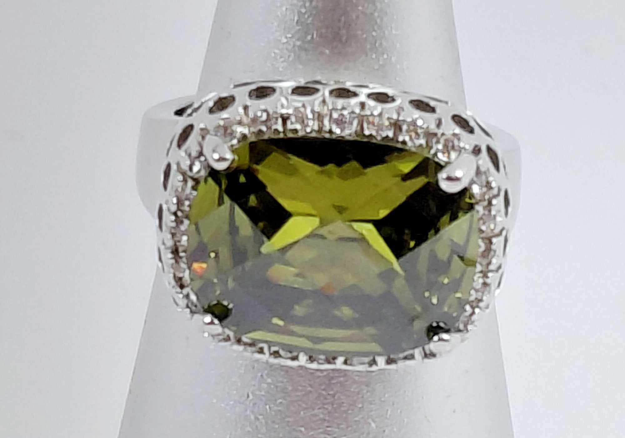 Silver-Tone Green Cushion-Cut CZ Halo Ring Size 8