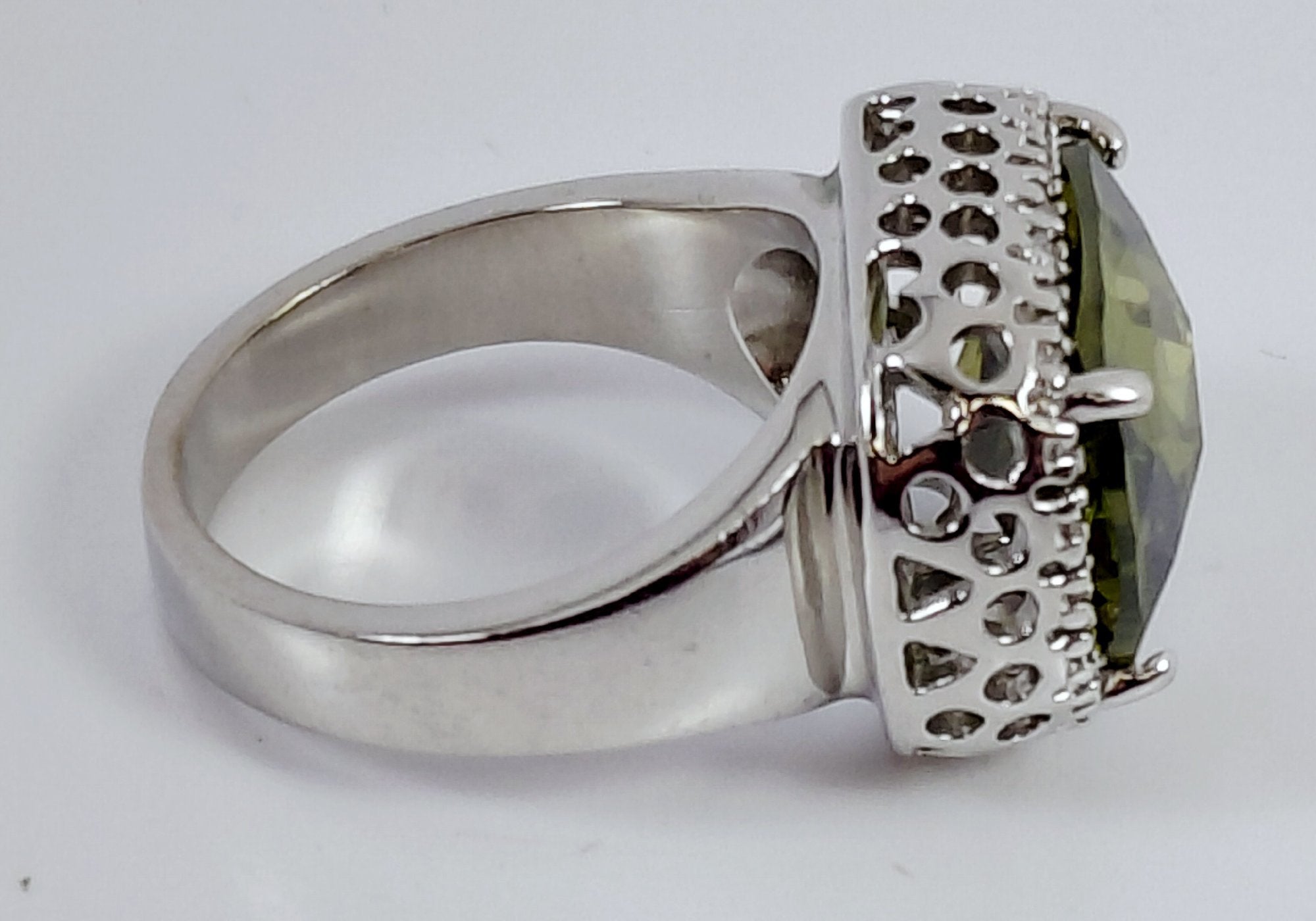 Silver-Tone Green Cushion-Cut CZ Halo Ring Size 8
