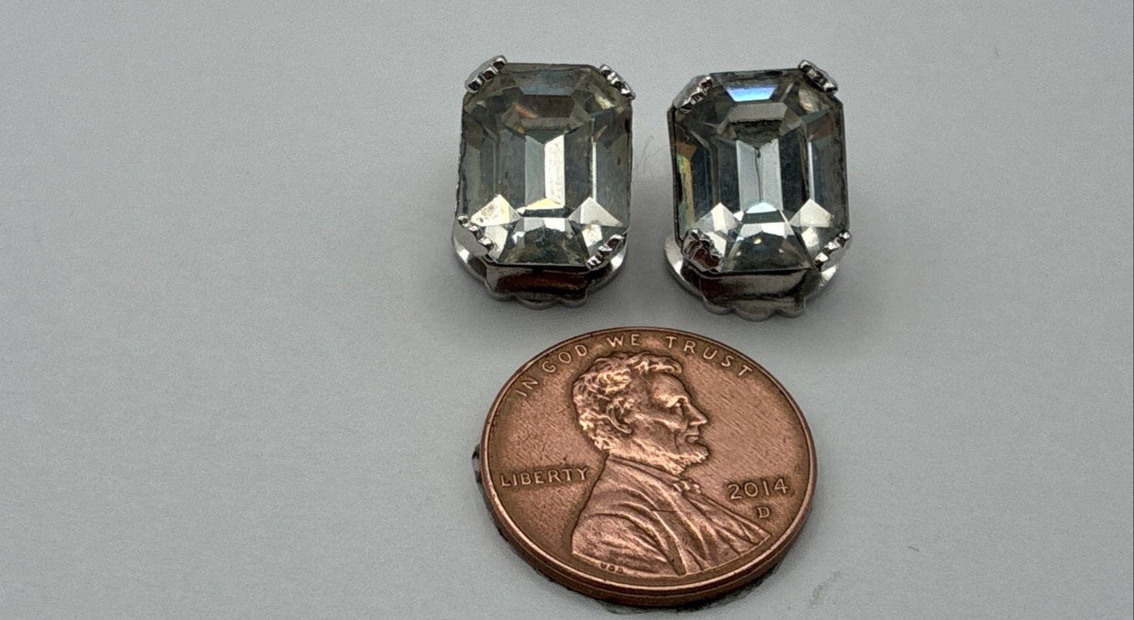 Vintage Weiss Silver-Tone Rhinestone Clip-On Earrings