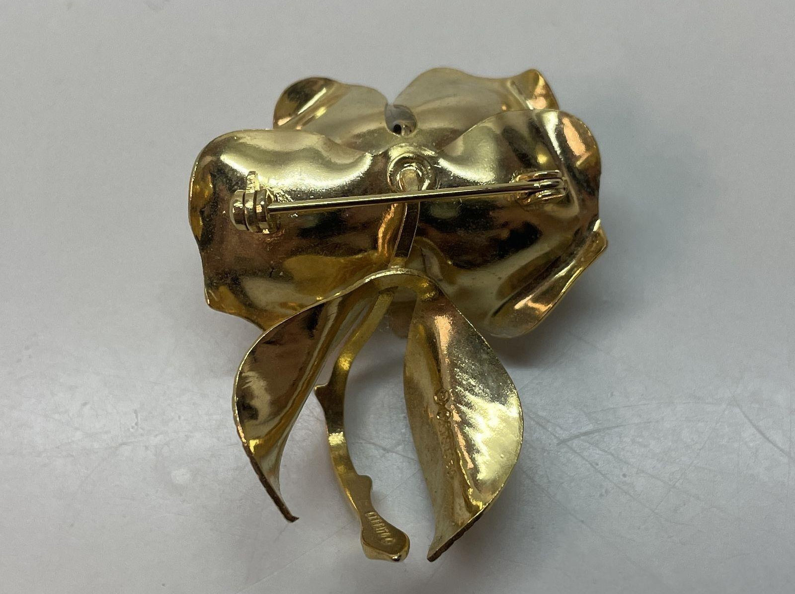 Vintage Gerrito White Rose Gold Tone Brooch