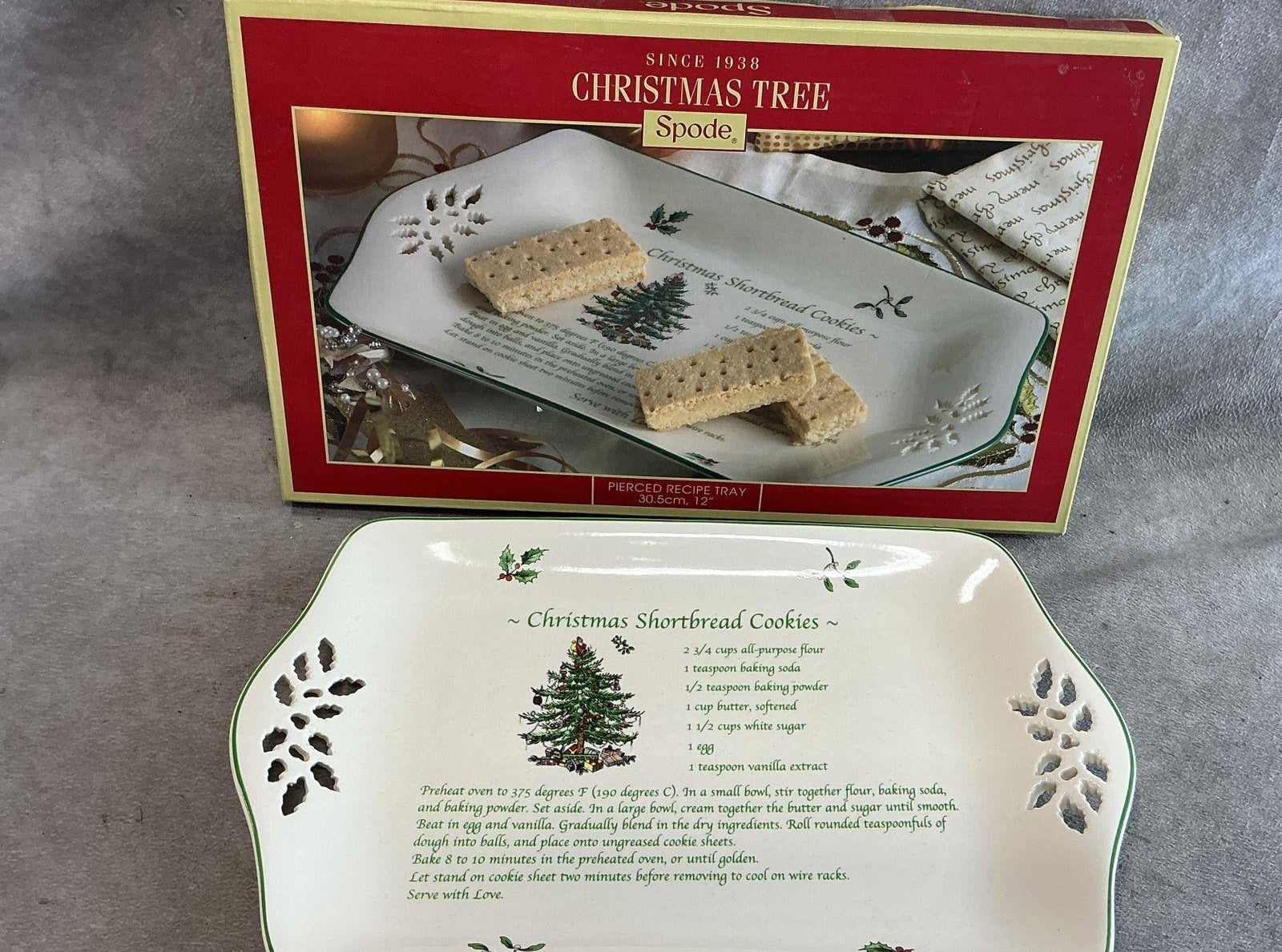 Spode Christmas Tree Pierced 12-Inch Shortbread Recipe Tray with Original Box