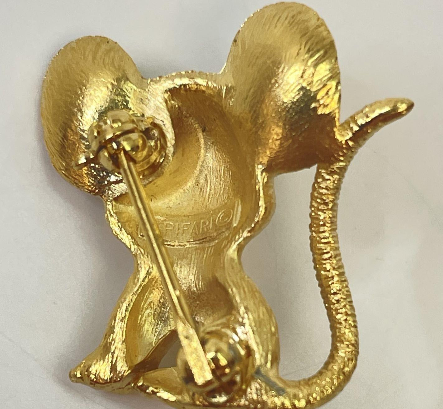 Vintage Crown Trifari Gold Tone Textured Mouse Brooch 5.4g