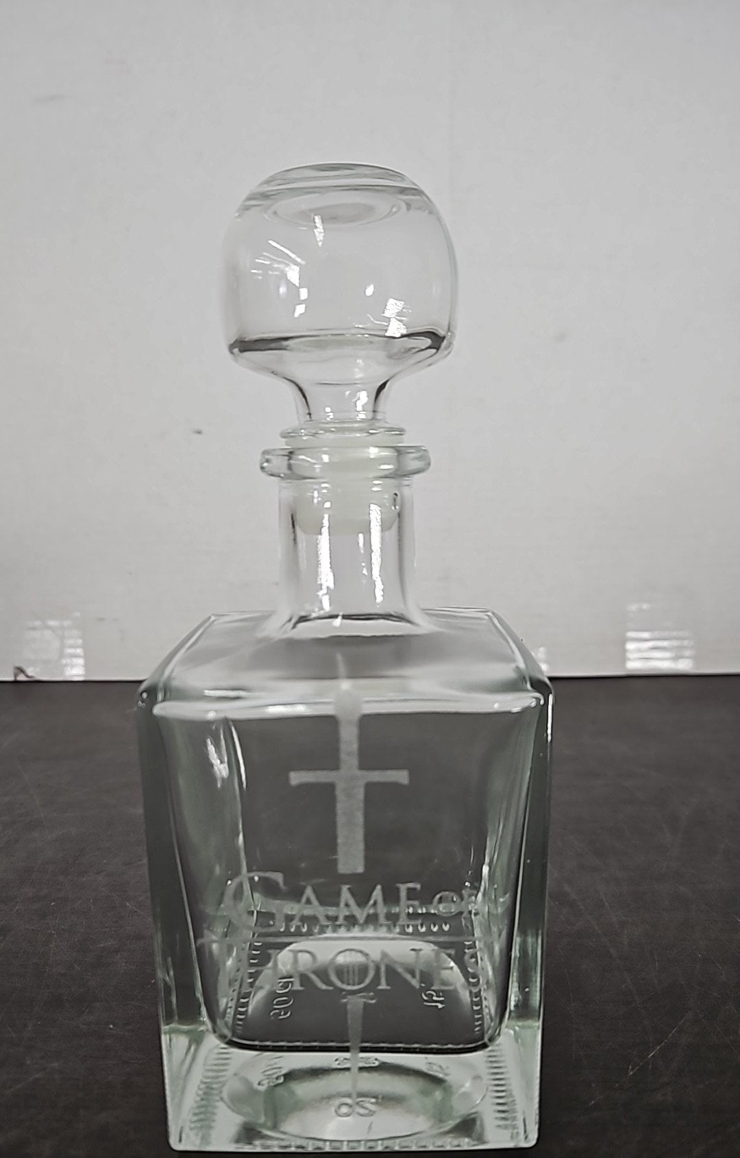 Game of Thrones Glassware Set Decanter & 6 Shot Glasses with Wooden Box