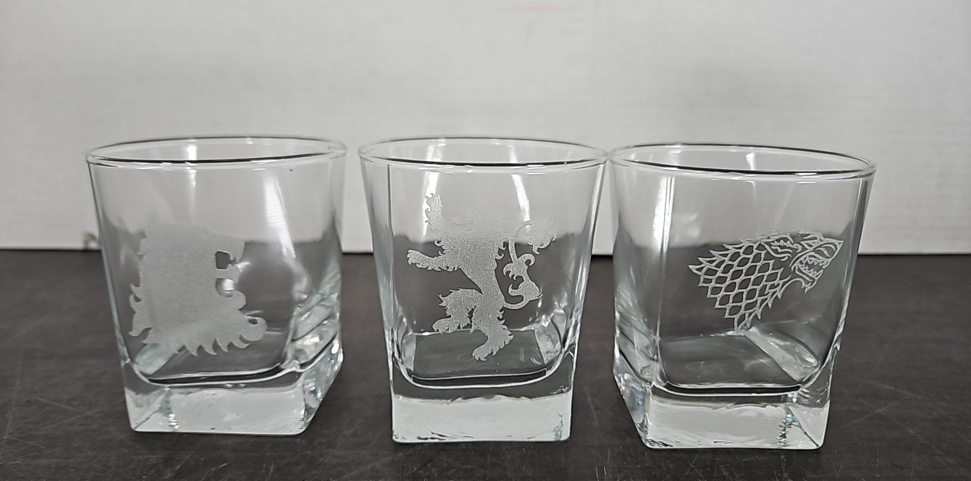 Game of Thrones Glassware Set Decanter & 6 Shot Glasses with Wooden Box