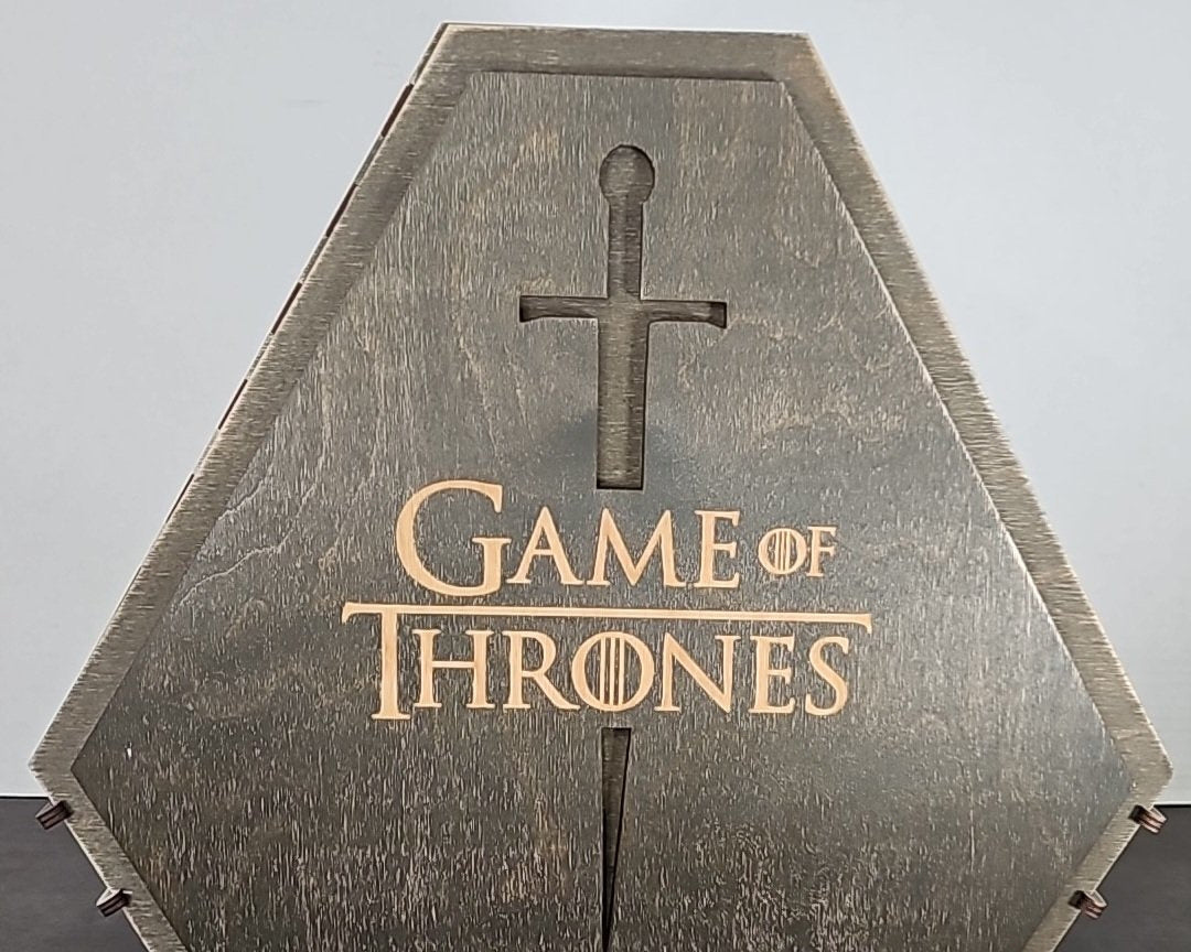 Game of Thrones Glassware Set Decanter & 6 Shot Glasses with Wooden Box