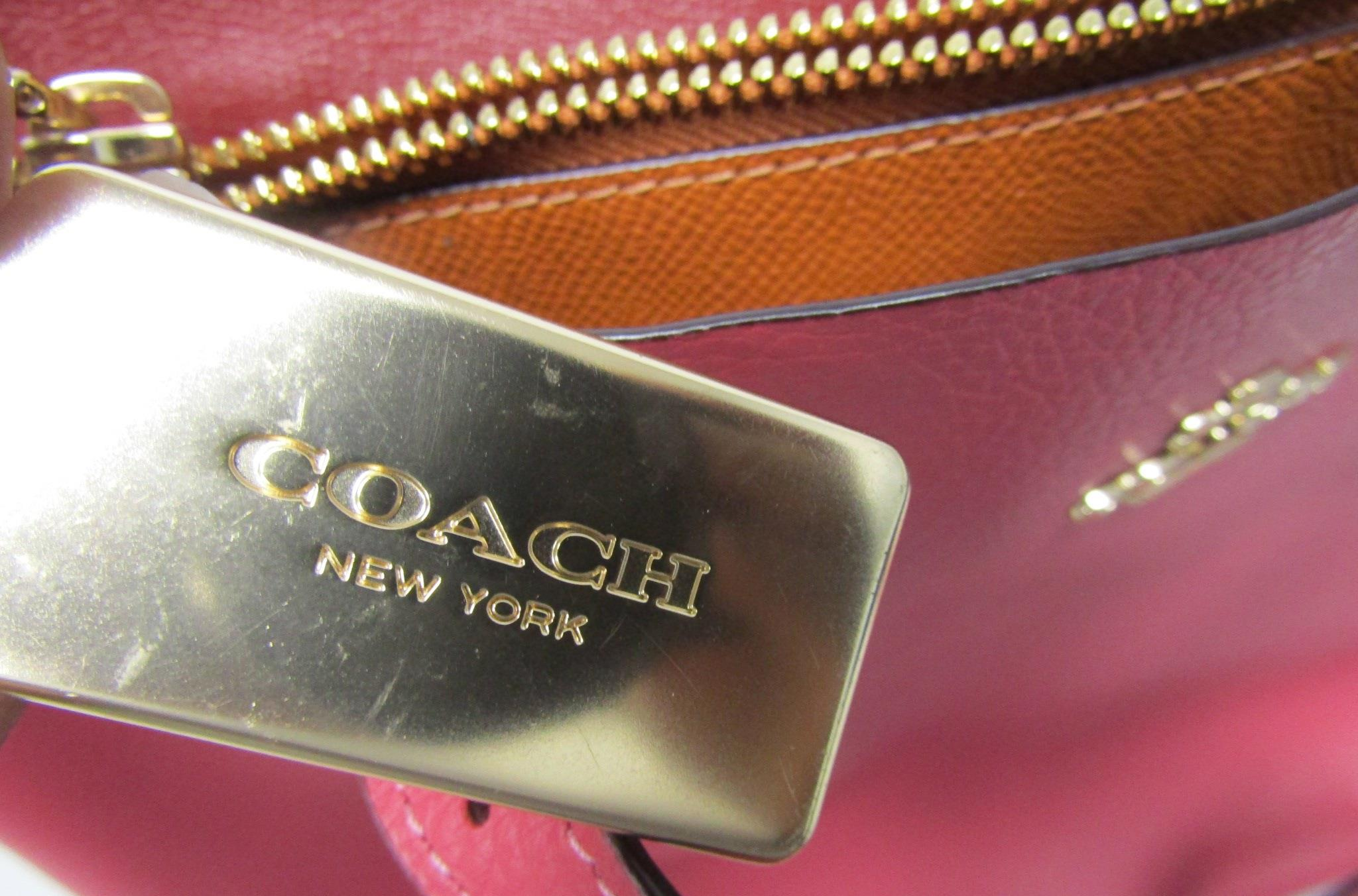 Authenticated Coach salmon pebbled leather Mollie tote bag. Zipper is Broken