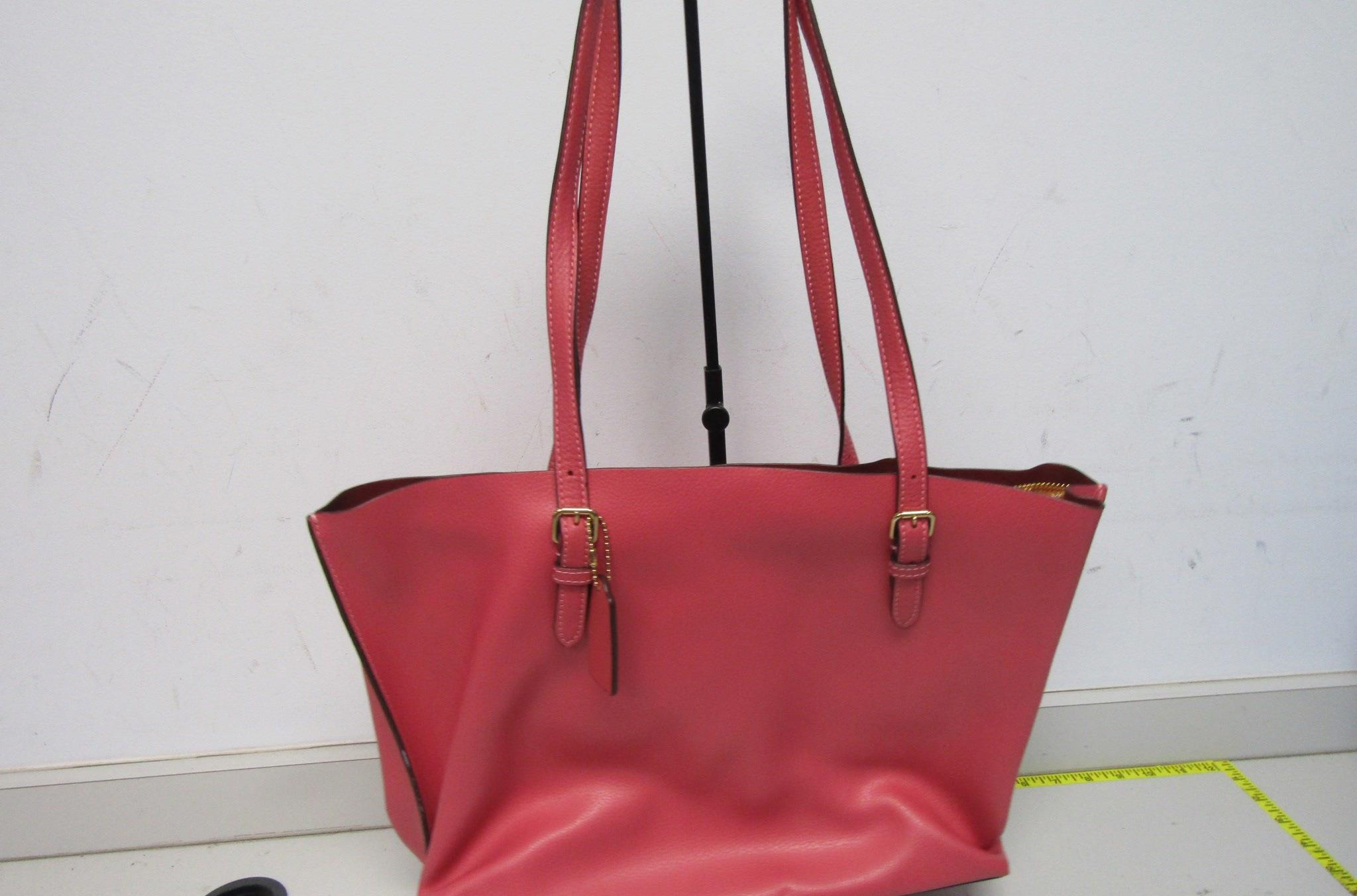 Authenticated Coach salmon pebbled leather Mollie tote bag. Zipper is Broken