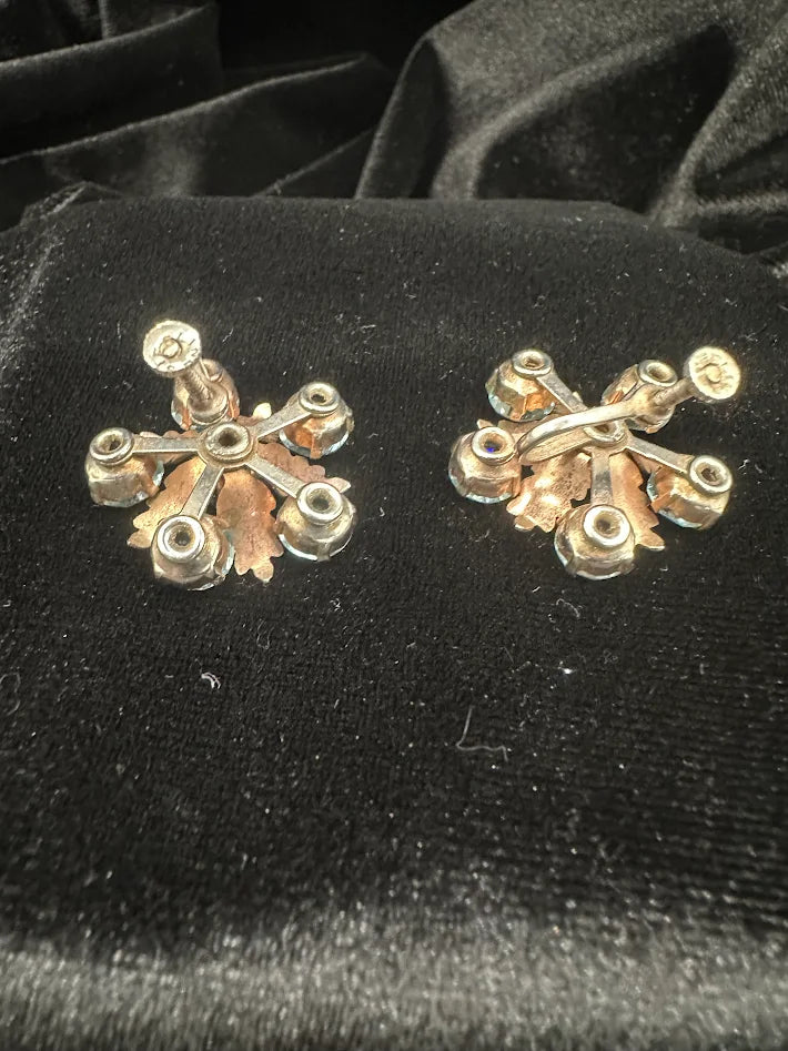 Gold Tone Blue Crystal Floral Cluster Screw Back Earrings Vintage Rhinestone Flower Statement Jewelry