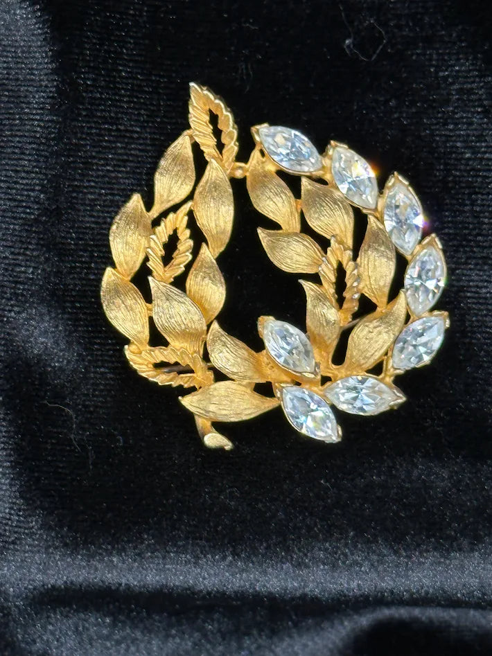 Vintage Gold Tone Leaf Wreath Brooch Marquise Crystal Pin Signed TOP Rhinestone Floral Spray Elegant Classic Jewelry