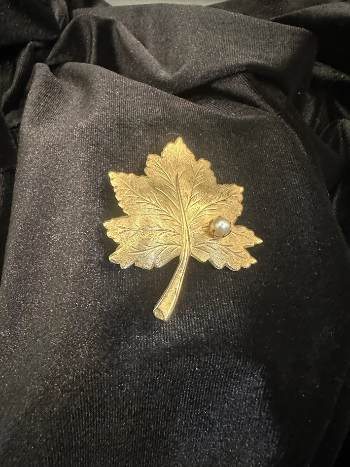 Sarah Coventry Gold Tone Leaf Brooch Faux Pearl Accent Vintage Textured Botanical Pin