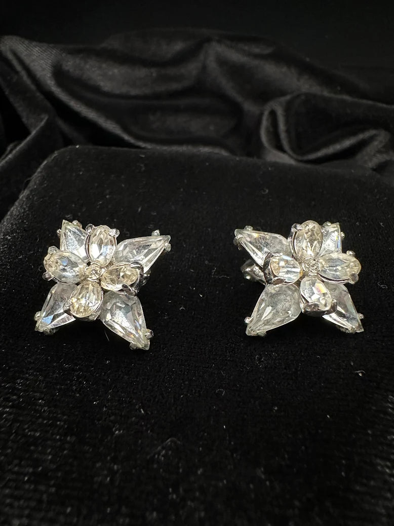 Vintage Signed Hollycraft Silver Tone Crystal Floral Cluster Clip Earrings Rhinestone Starburst