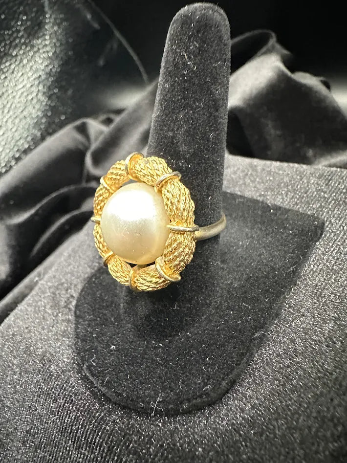 Vintage Coro Faux Pearl Ring Gold Tone Wreath Setting Statement Ring Size [Insert] Classic Designer