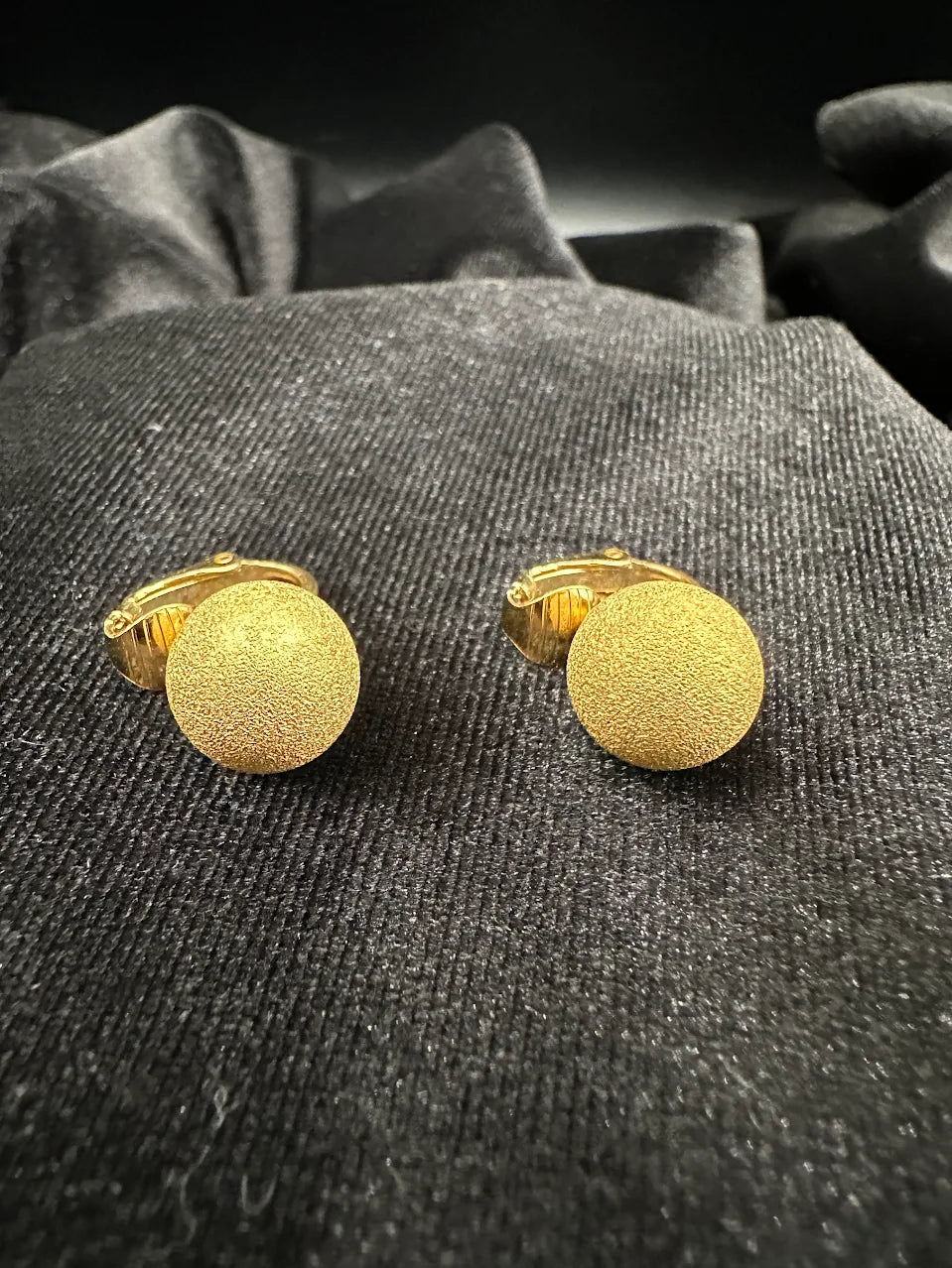 Vintage Crown Trifari Gold Tone Round Clip Earrings