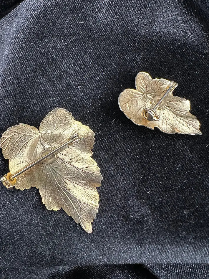 Sarah Coventry Gold Tone Leaf Brooch & Earrings Set Faux Pearl Vintage Floral Jewelry