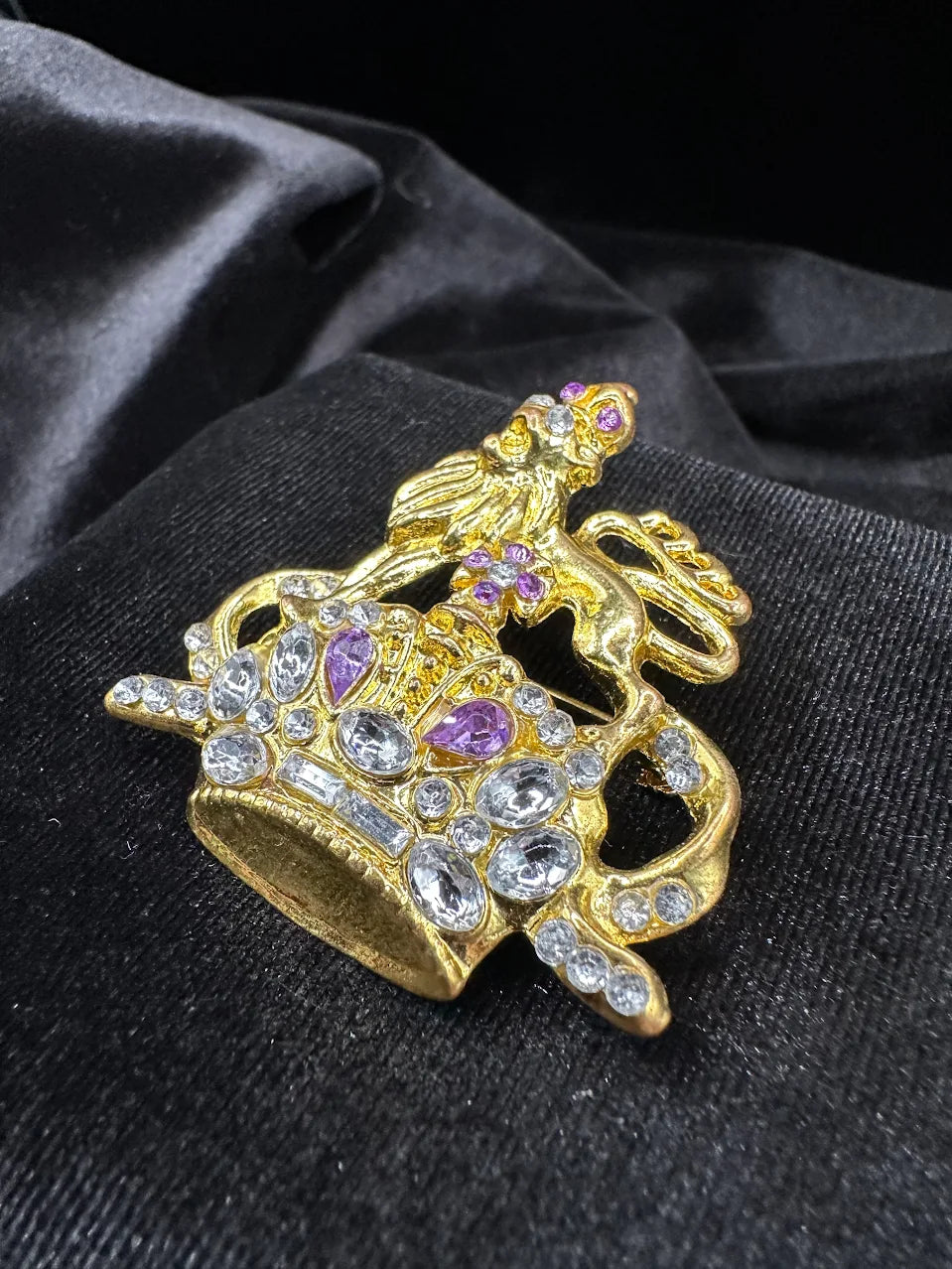 Gold Tone Lion Crown Brooch