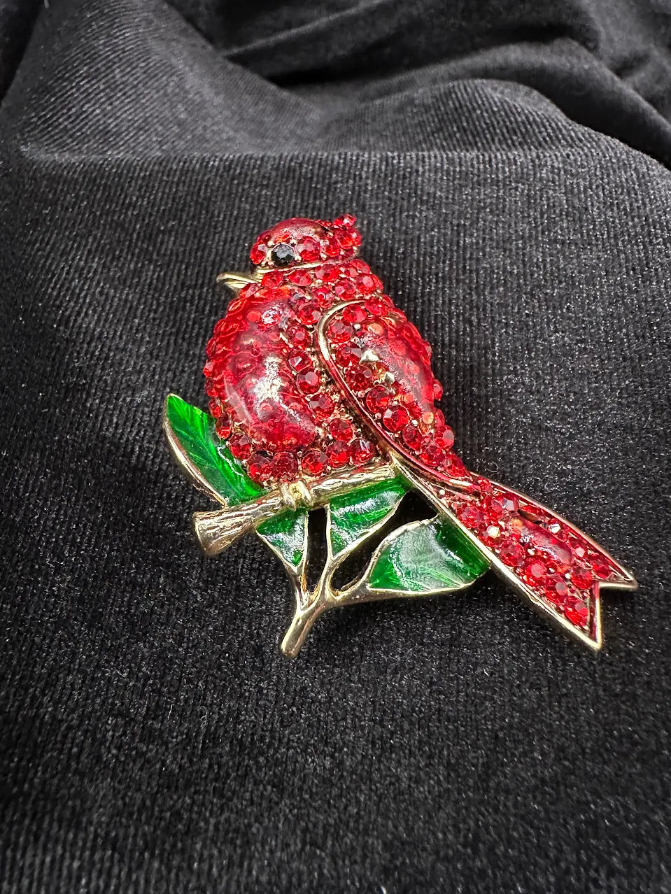 Adorable Gold Tone Red Crystal Cardinal Bird Brooch