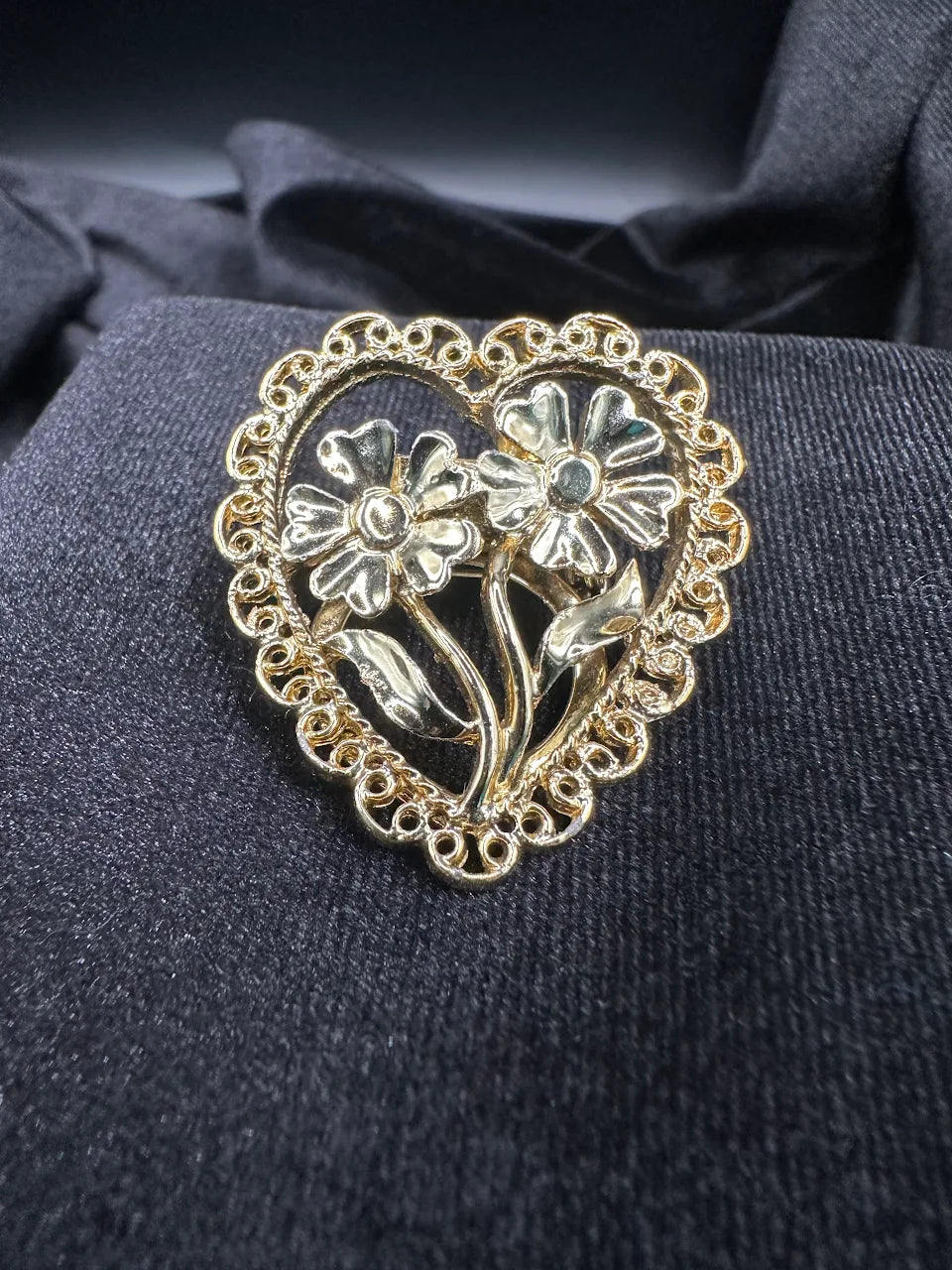Vintage Gold Tone Heart Floral Brooch with Openwork Filigree Border and Dimensional Flower Design