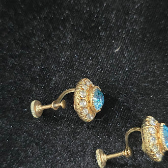 Vintage Blue Rhinestone Brooch and Screw Back Earrings Set Gold Tone Matching Demi Parure