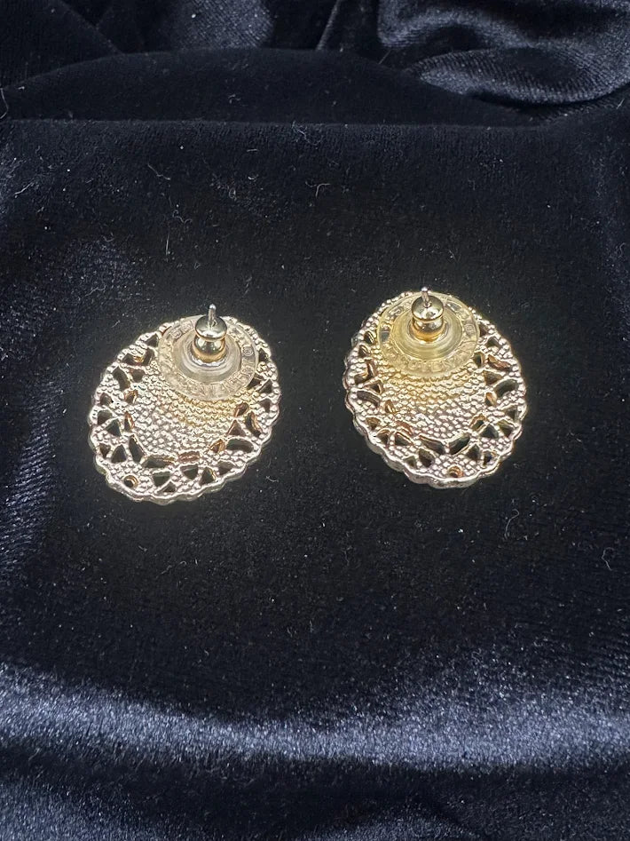 Sarah Coventry Gold Tone Filigree Clip Earrings Oval Clear Crystal Cabochon Vintage Statement Jewelry