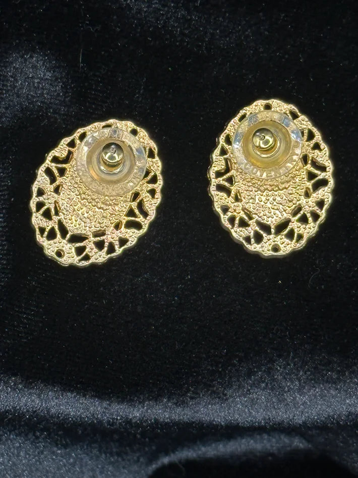 Sarah Coventry Gold Tone Filigree Clip Earrings Oval Clear Crystal Cabochon Vintage Statement Jewelry