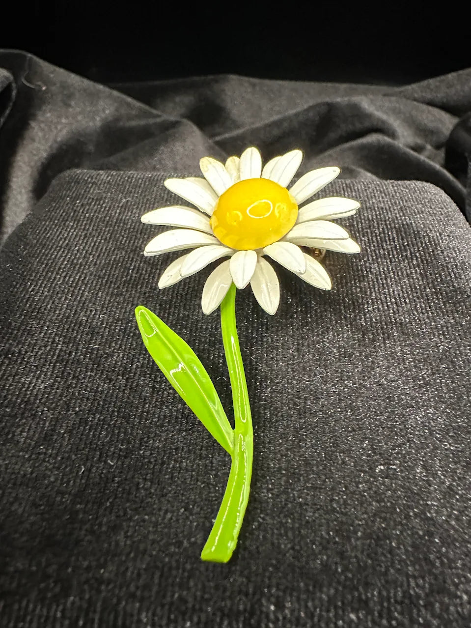 White Daisy Flower Brooch
