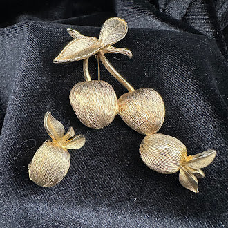 Sarah Coventry Gold Tone Berry Brooch Earring Set Textured Fruit Cluster Vintage Jewelry Matching Set