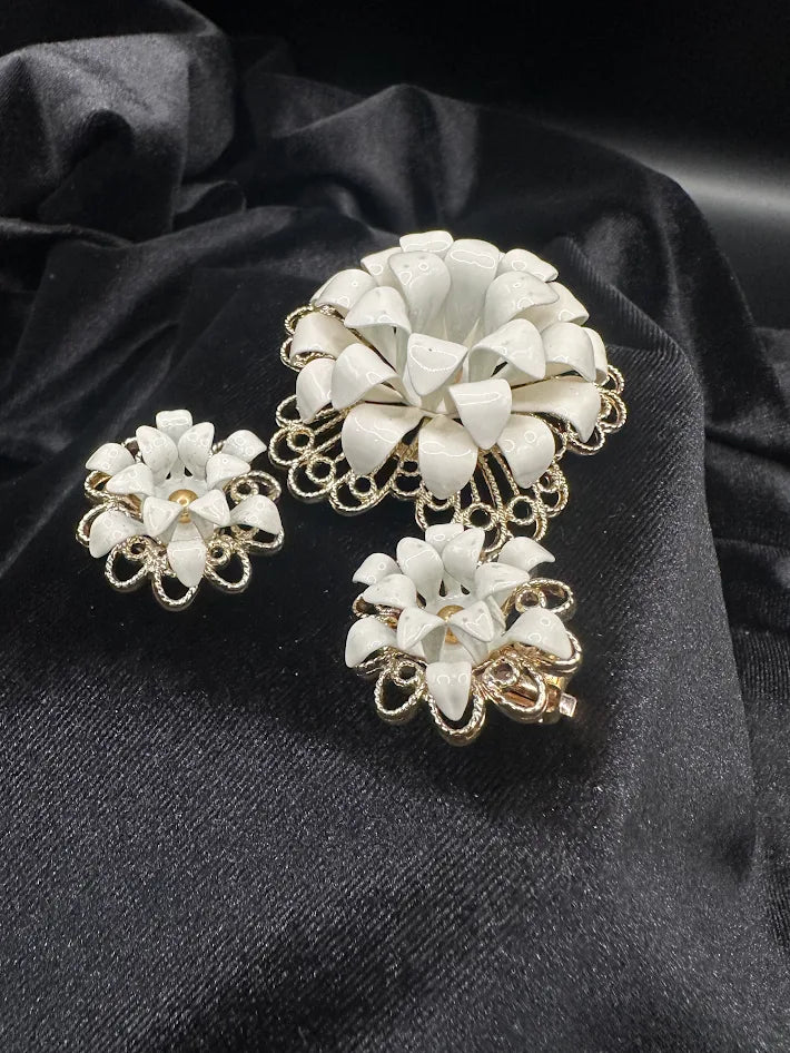 Sarah Coventry Gold Tone White Flower Brooch and Earring Set With Original Box