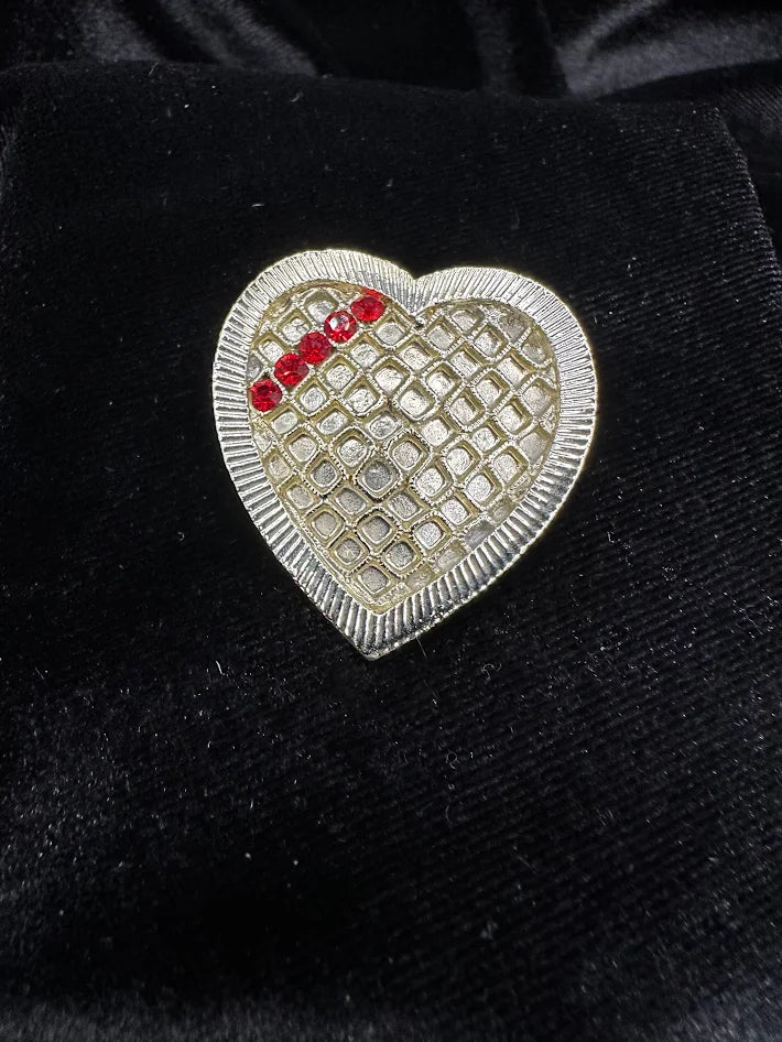 Pale Gold tone heart brooch with red rhinestones and textured lattice design