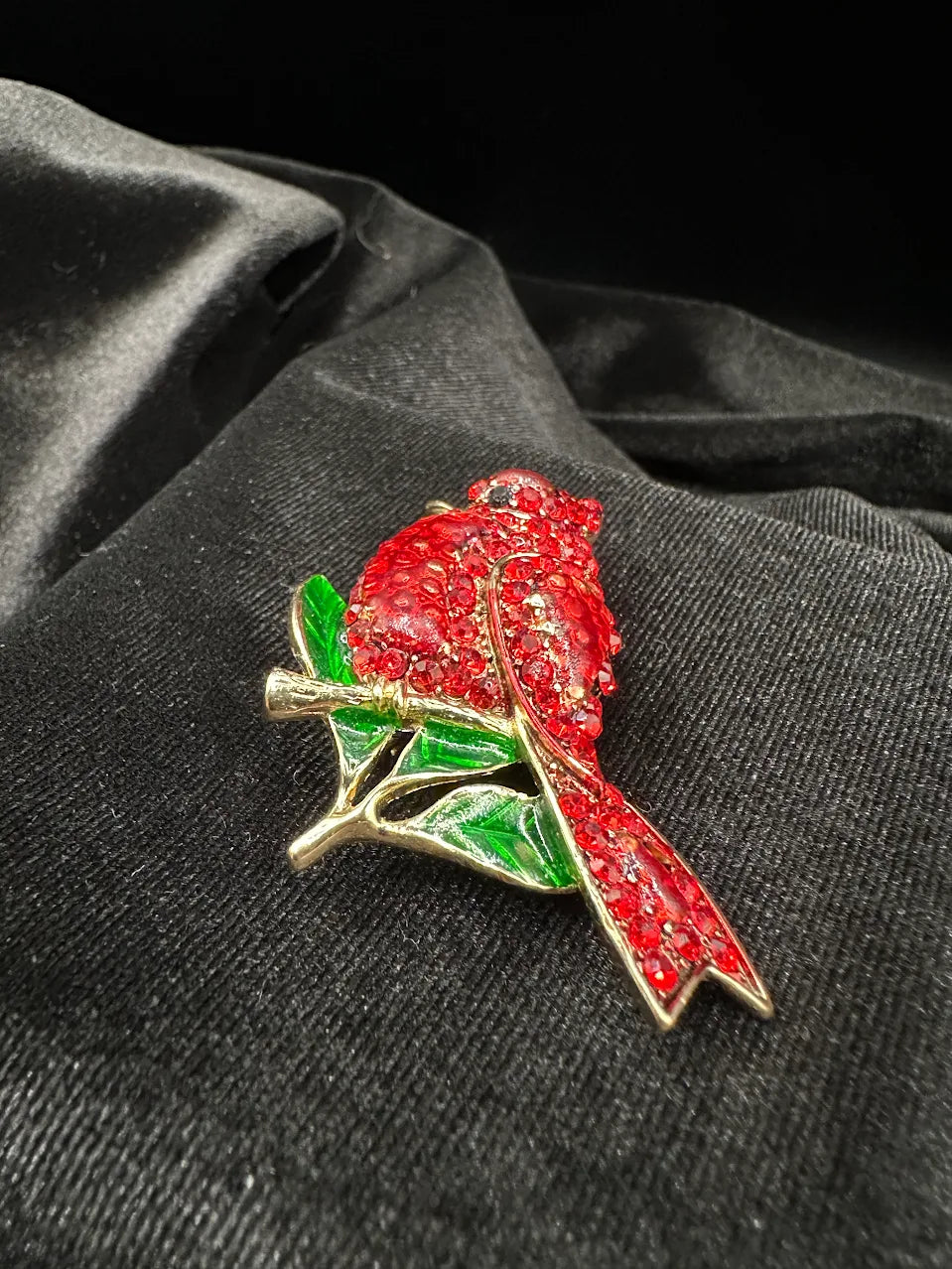 Adorable Gold Tone Red Crystal Cardinal Bird Brooch