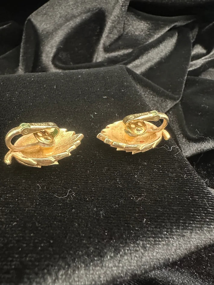 Crown Trifari Gold Tone Layered Leaf Clip Earrings Textured Botanical Vintage Designer Jewelry